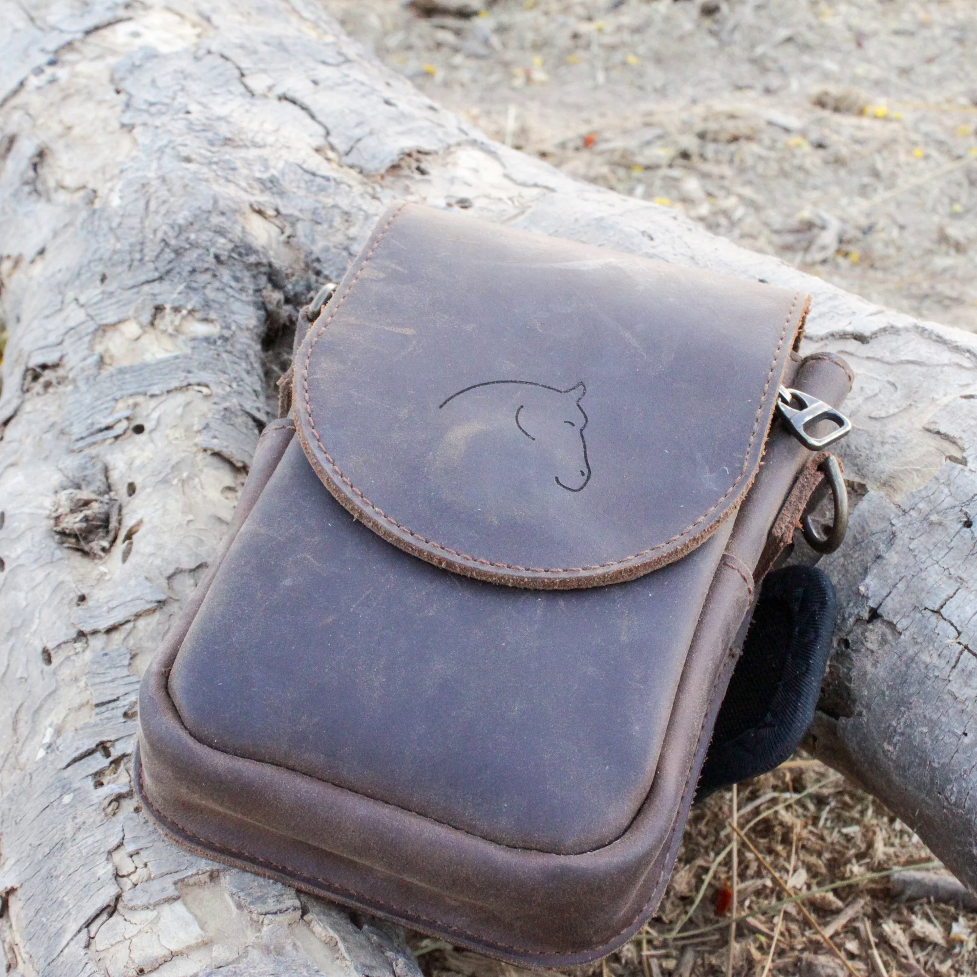 THE HORSE HOLSTER: PREMIUM LEATHER