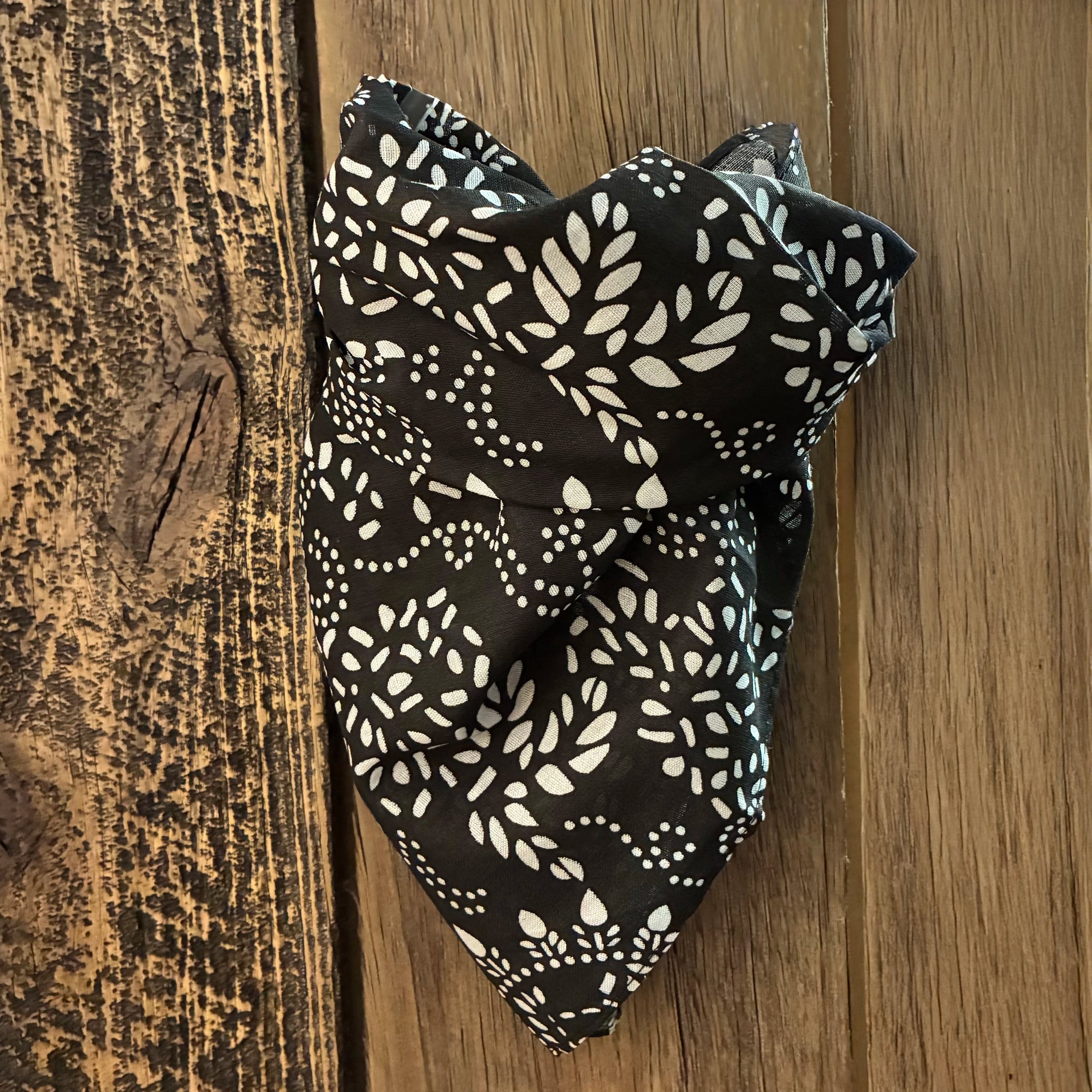 BANDANA - Black & White Leaves Swirls